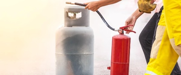 fire extinguisher demonstration image